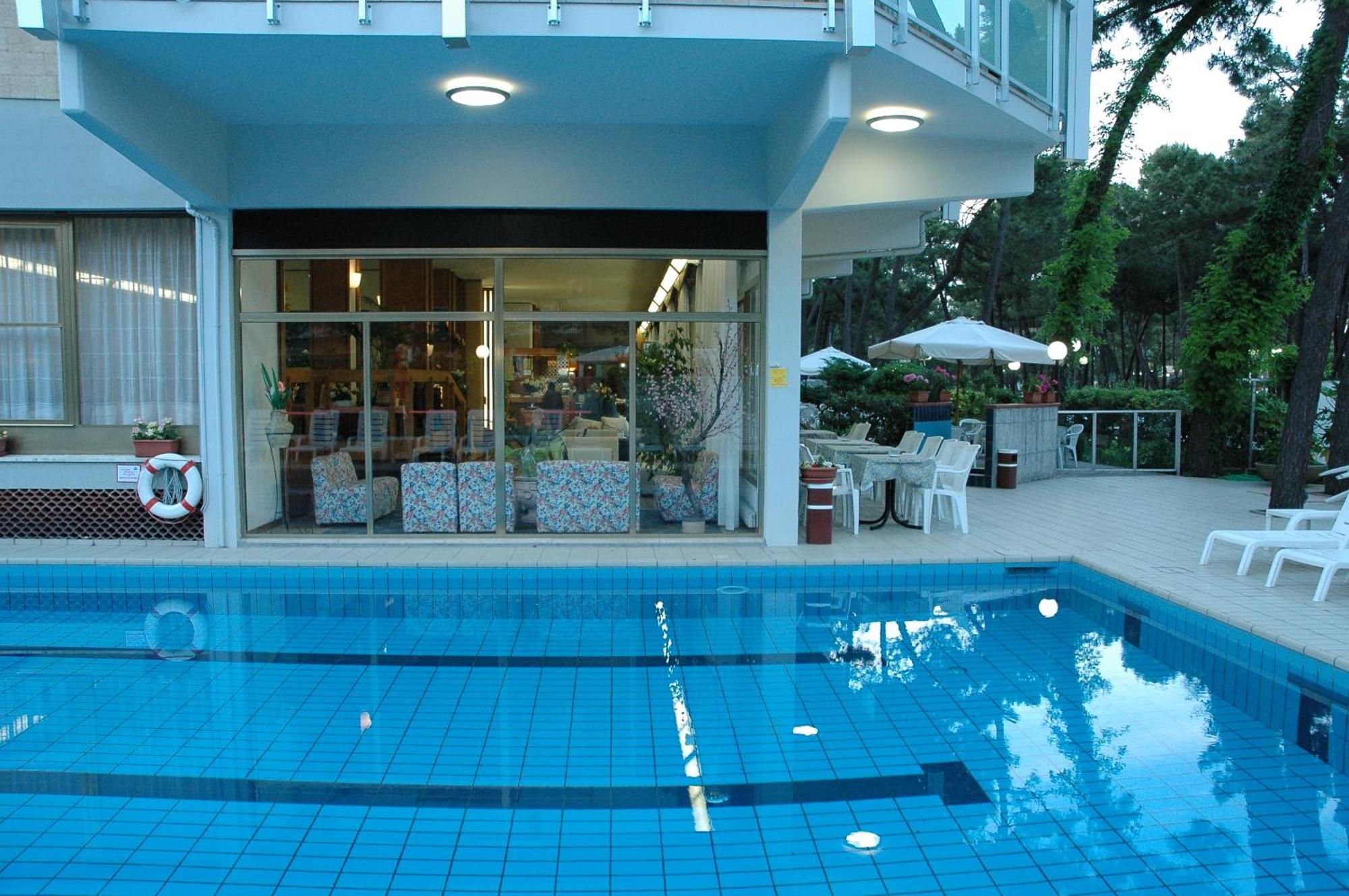 Hotel Sahara Milano Marittima Exterior photo
