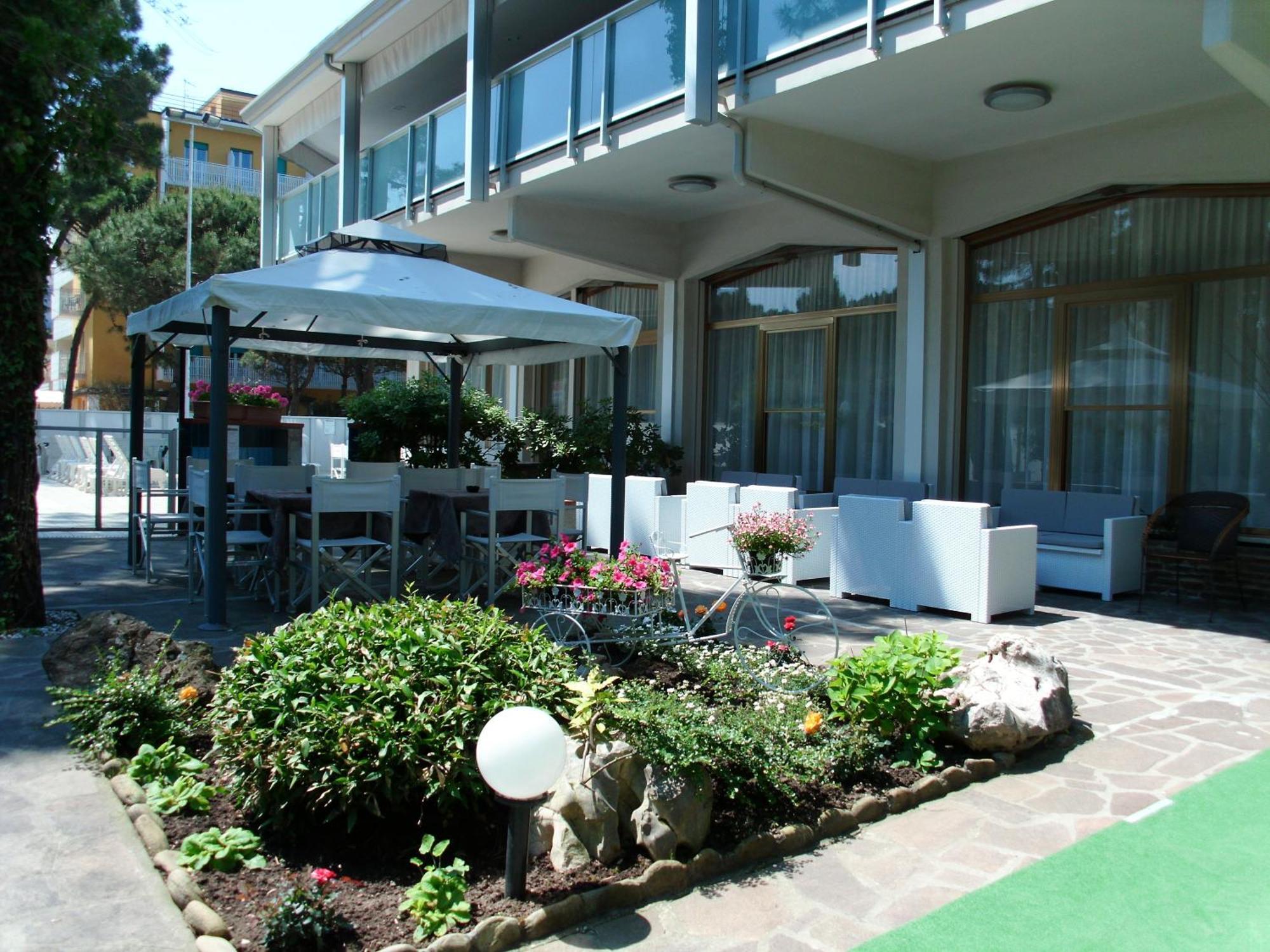 Hotel Sahara Milano Marittima Exterior photo