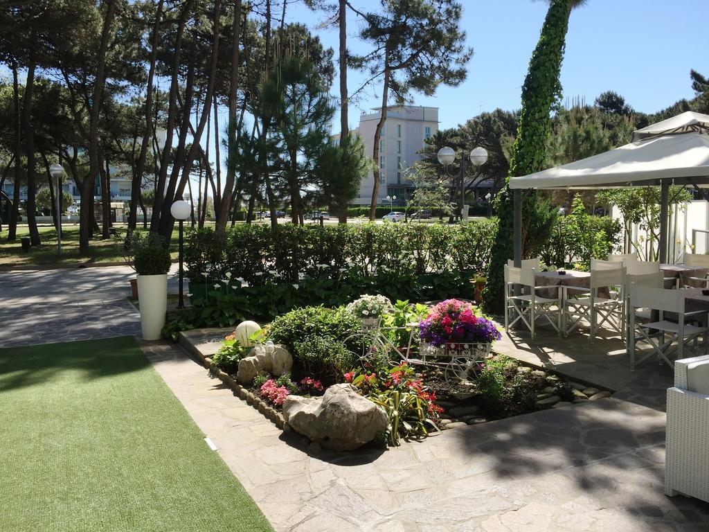 Hotel Sahara Milano Marittima Exterior photo