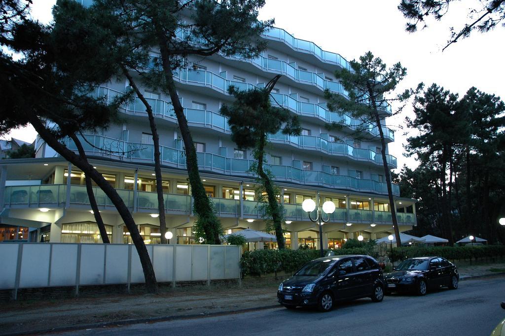 Hotel Sahara Milano Marittima Exterior photo