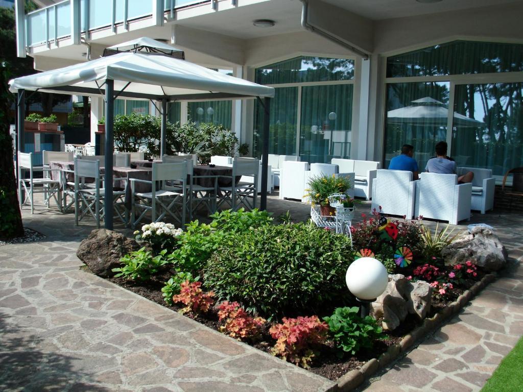 Hotel Sahara Milano Marittima Exterior photo