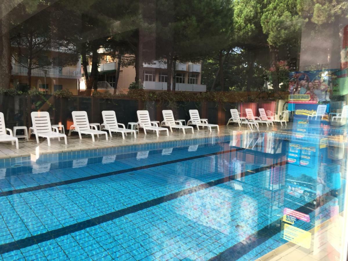 Hotel Sahara Milano Marittima Exterior photo